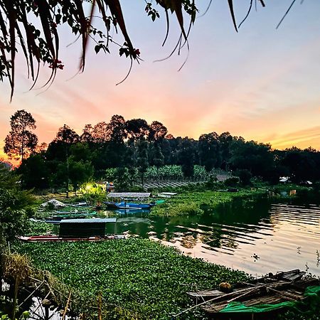 Xa Gia Tan Ben Ho Homestay المظهر الخارجي الصورة
