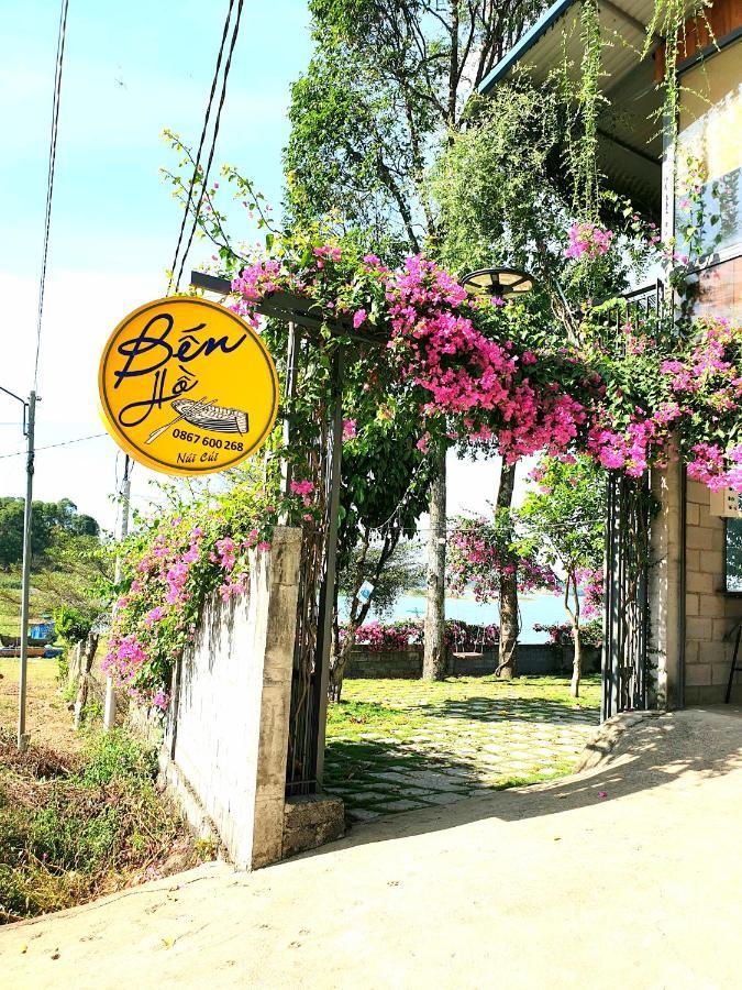 Xa Gia Tan Ben Ho Homestay المظهر الخارجي الصورة