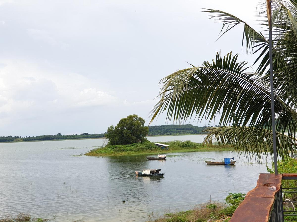 Xa Gia Tan Ben Ho Homestay المظهر الخارجي الصورة