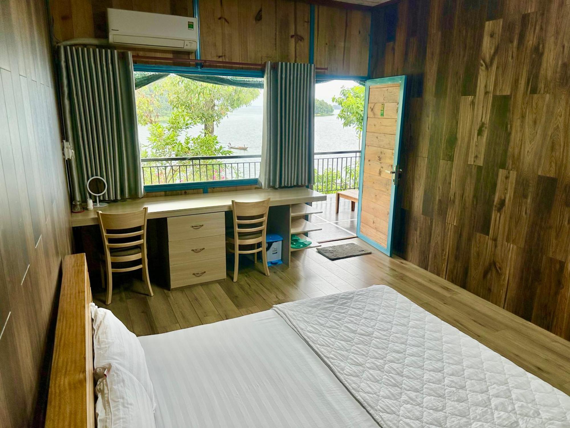 Xa Gia Tan Ben Ho Homestay المظهر الخارجي الصورة