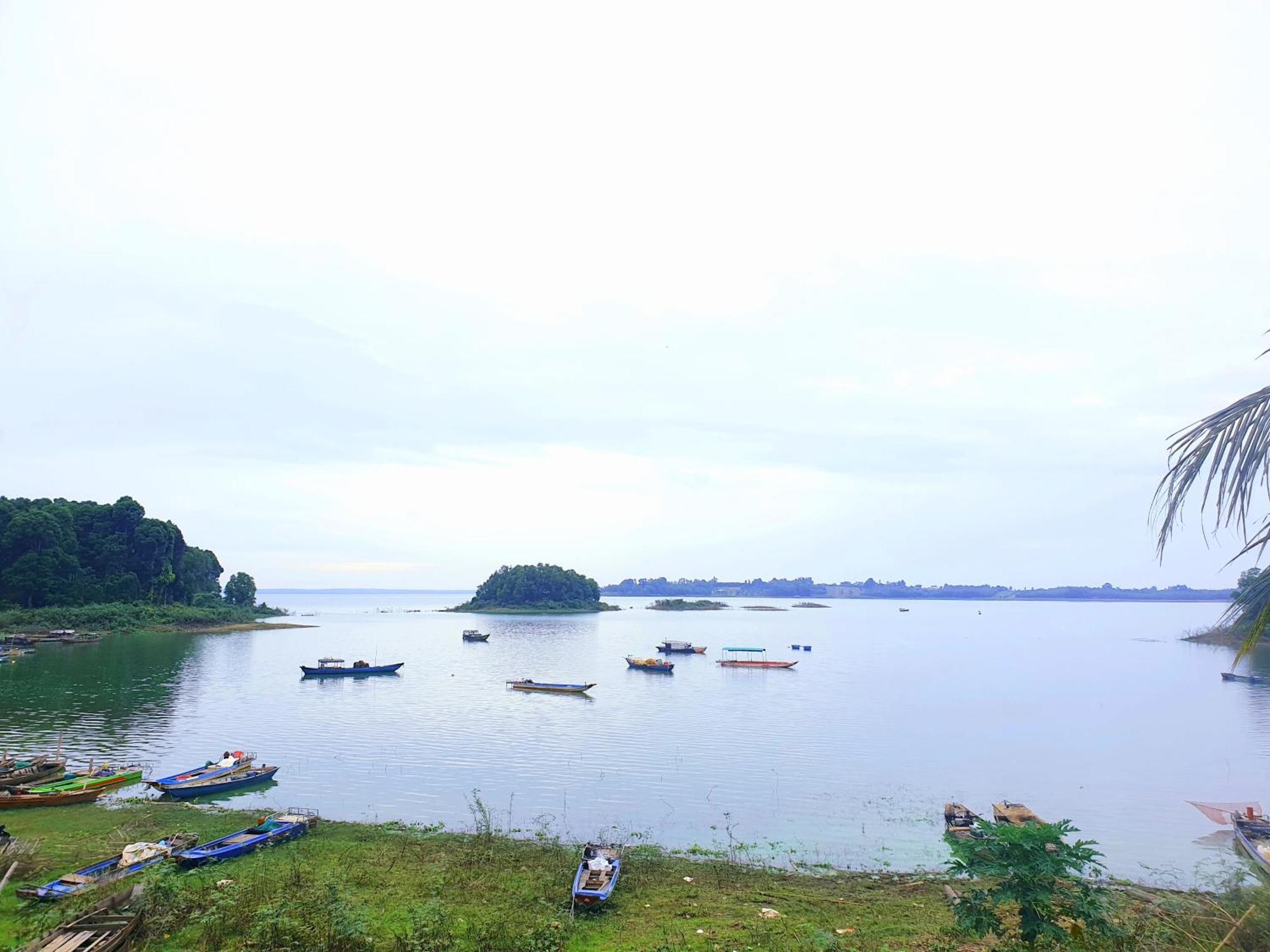 Xa Gia Tan Ben Ho Homestay المظهر الخارجي الصورة