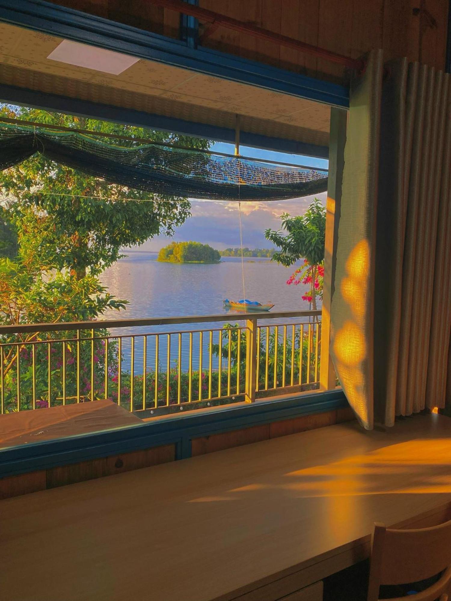 Xa Gia Tan Ben Ho Homestay المظهر الخارجي الصورة