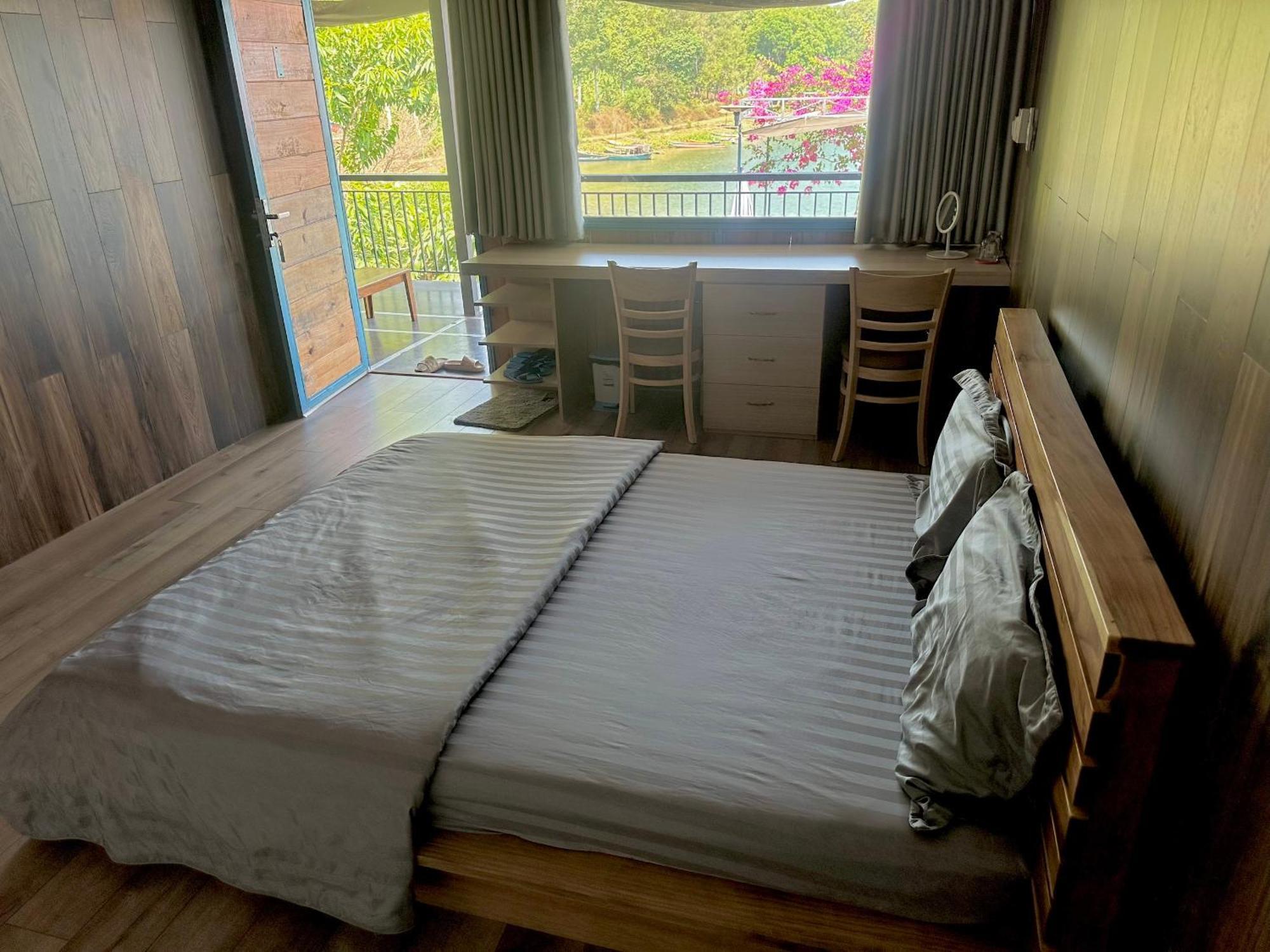 Xa Gia Tan Ben Ho Homestay المظهر الخارجي الصورة