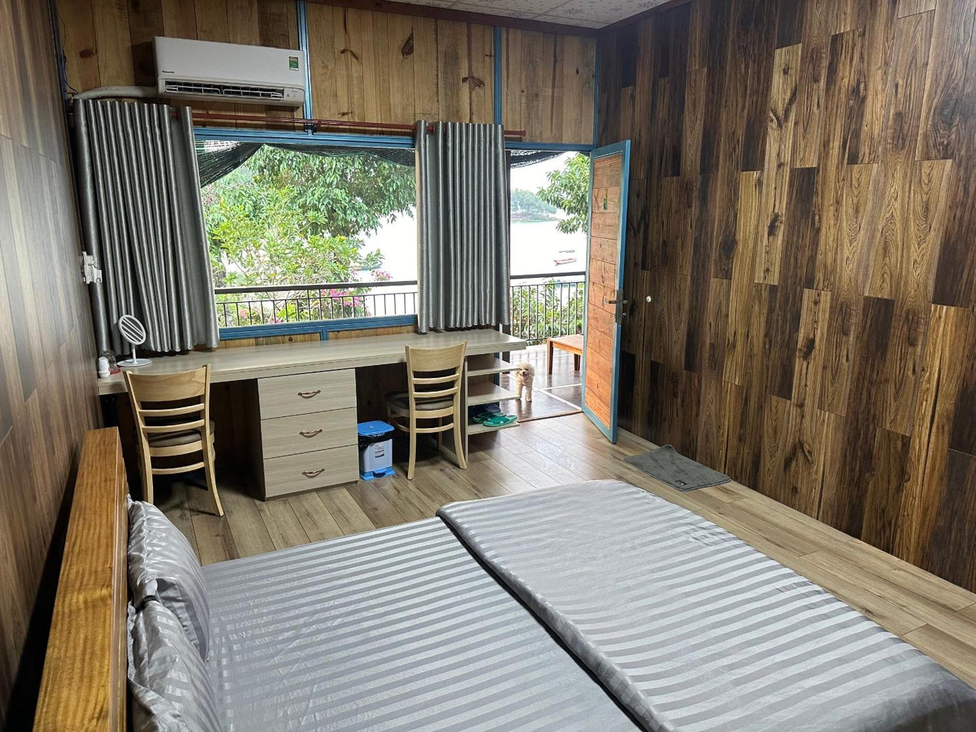 Xa Gia Tan Ben Ho Homestay المظهر الخارجي الصورة