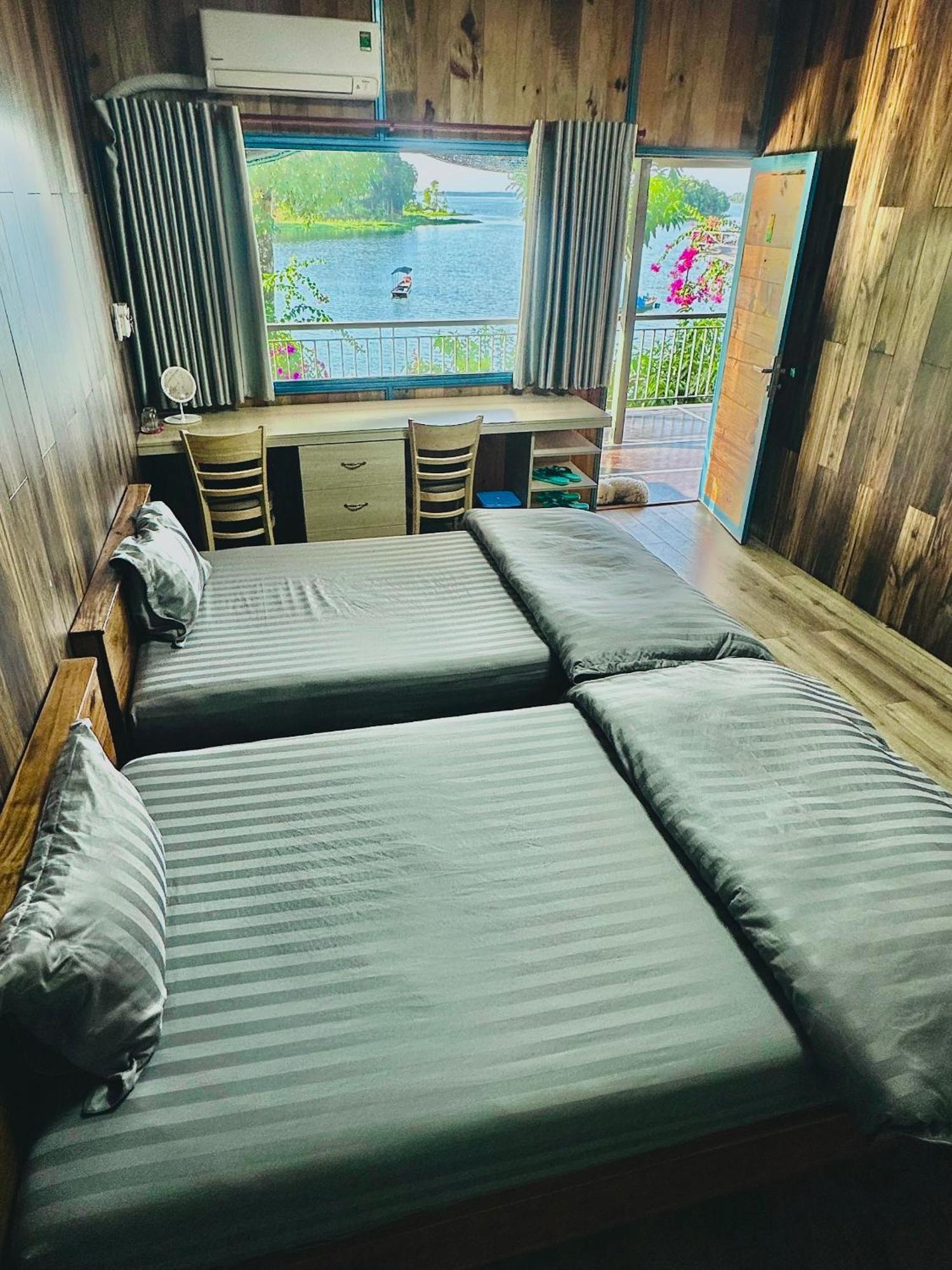 Xa Gia Tan Ben Ho Homestay المظهر الخارجي الصورة