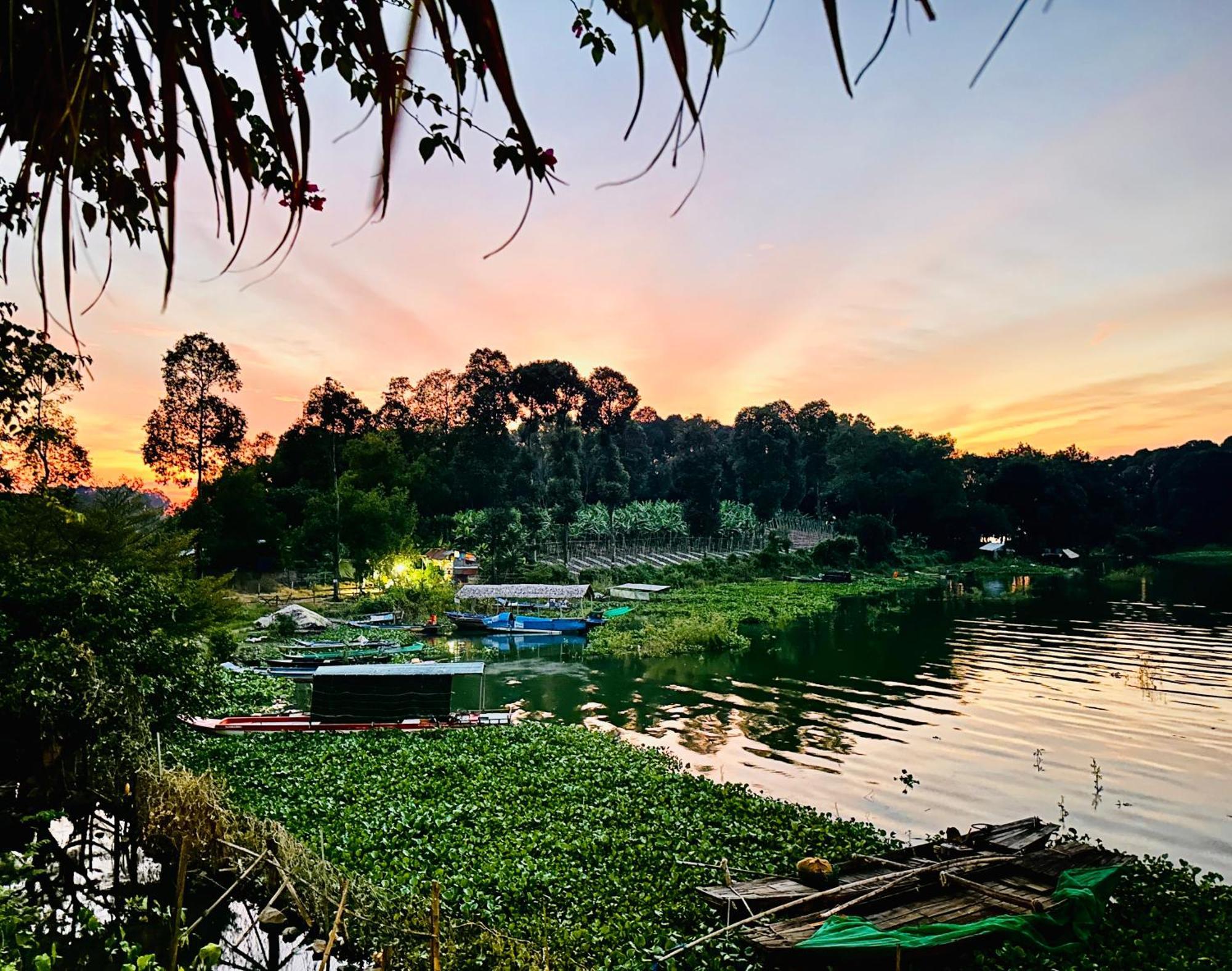 Xa Gia Tan Ben Ho Homestay المظهر الخارجي الصورة