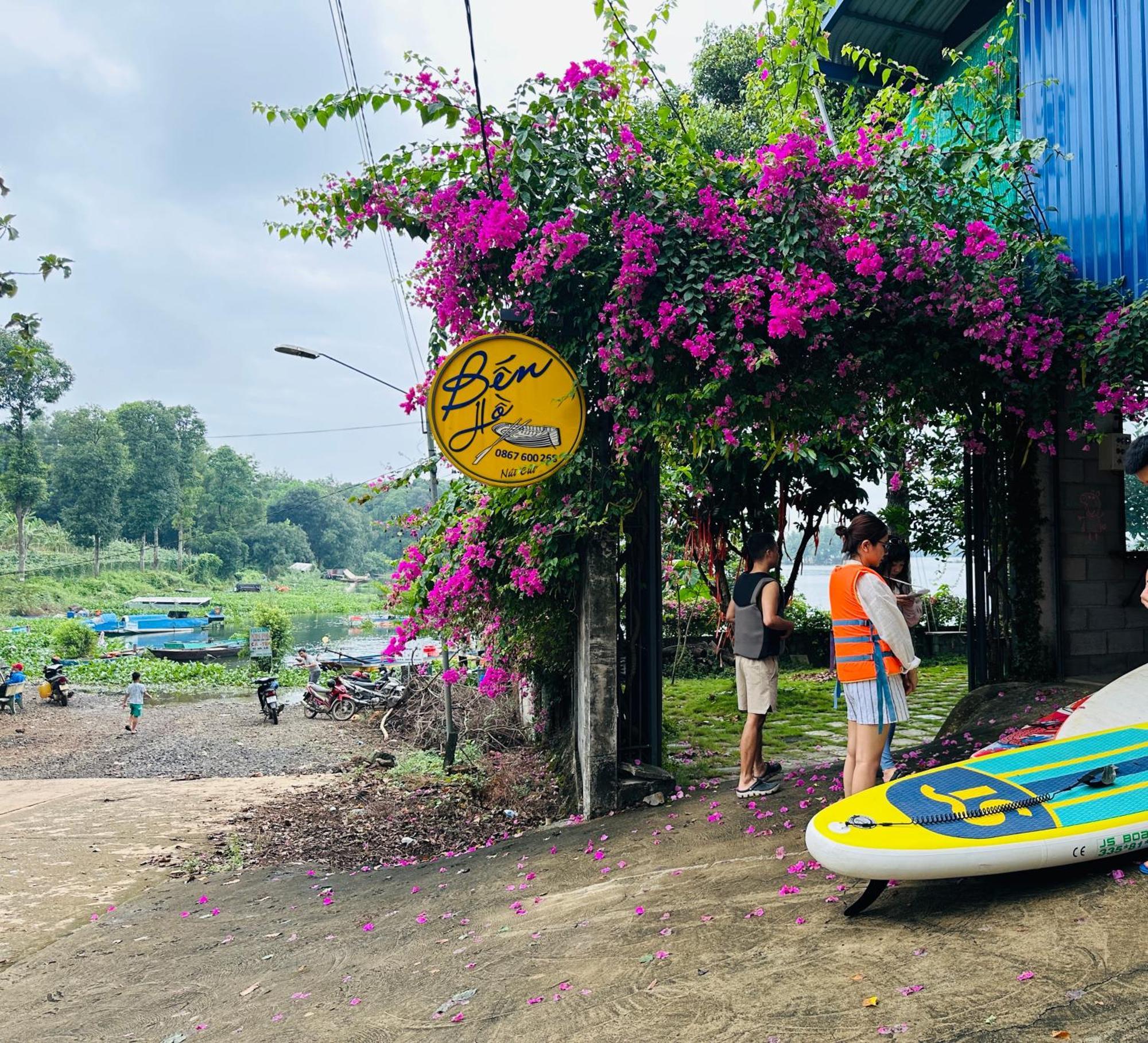Xa Gia Tan Ben Ho Homestay المظهر الخارجي الصورة