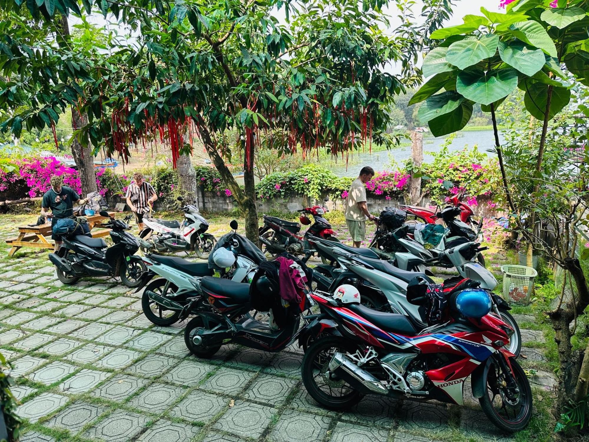 Xa Gia Tan Ben Ho Homestay المظهر الخارجي الصورة